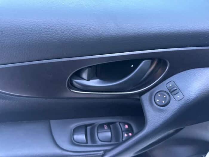 Nissan Qashqai S - Image 9