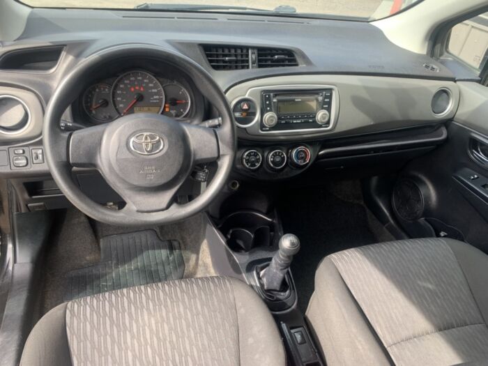 Toyota Yaris LE – Image 10