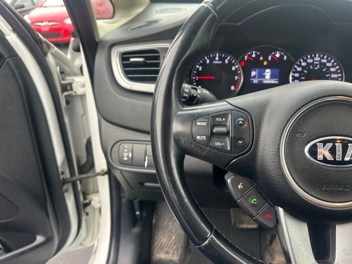 Kia Rondo LX - Image 10