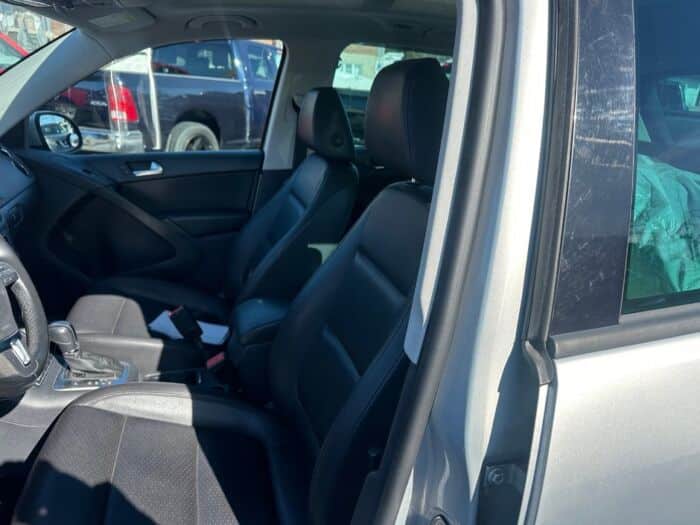 Volkswagen Tiguan 2.0 TSI - Image 9