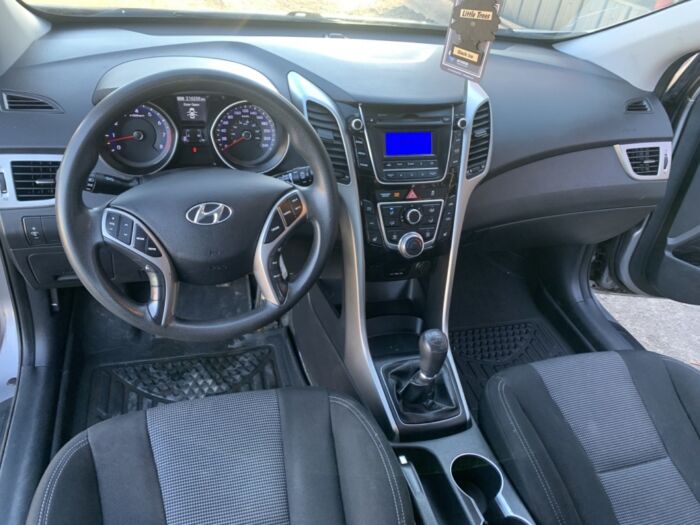 Hyundai Elantra GT GL – Image 11