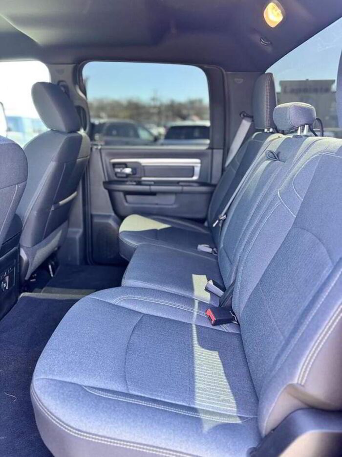 RAM 1500 Classic Warlock cabine d'équipe 4x4 caisse de 5 pi 7 po - Image 18