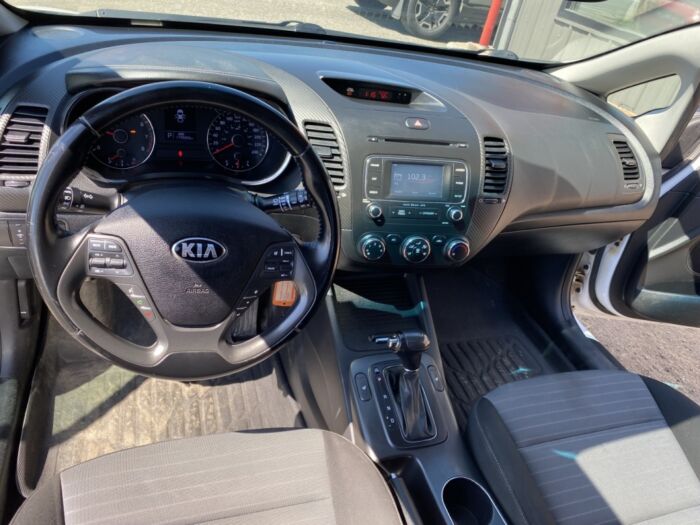 KIA Forte5 EX – Image 11