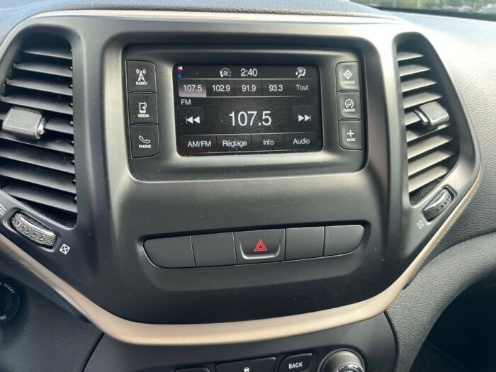 Jeep Cherokee SPORT – Image 11