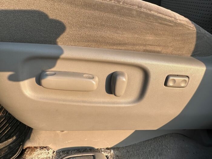 Toyota Sienna LE – Image 9
