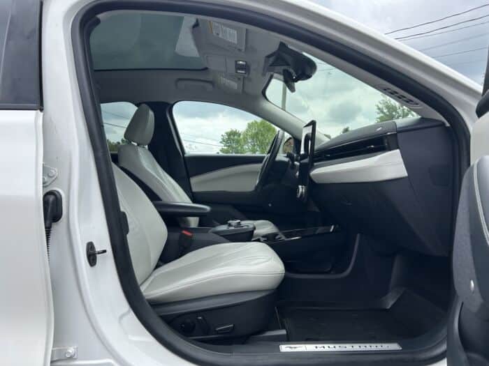 Ford MACH-E 4X Premium – Image 6