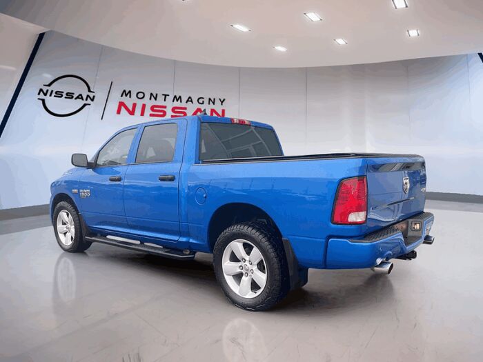 RAM 1500 Classic Express cabine d'équipe 4x4 caisse de 5 pi 7 po – Image 4