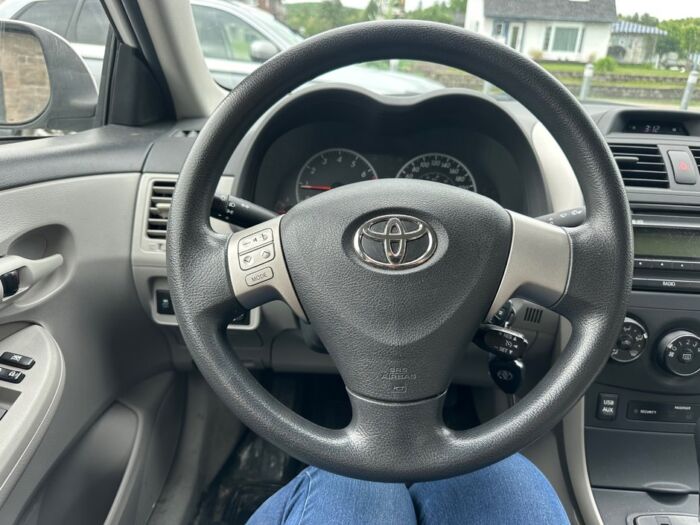 Toyota Corolla CE – Image 9