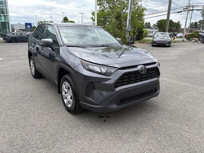 Toyota RAV4 LE AWD – Image 4