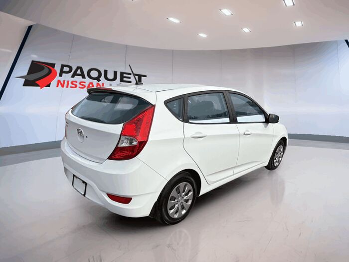 Hyundai Accent L HAYON TRÈS BAS KILOMÉTRAGE ÉCONOMIQUE – Image 3