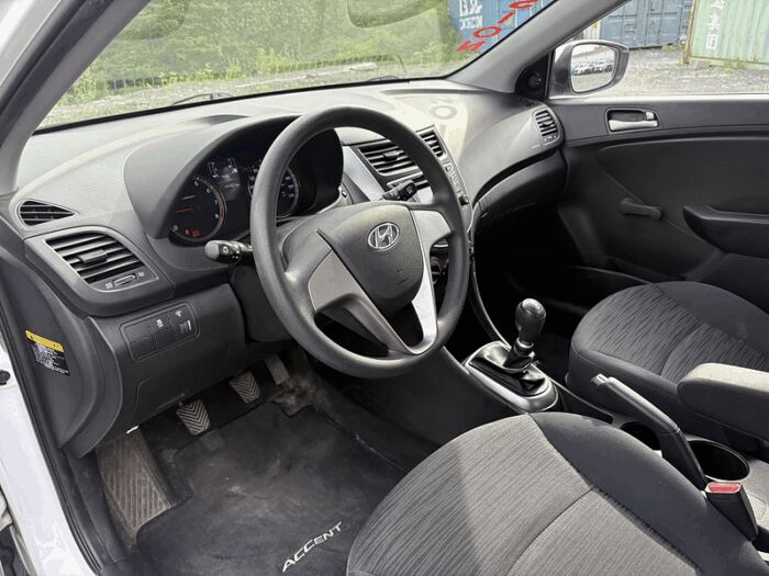Hyundai Accent L HAYON TRÈS BAS KILOMÉTRAGE ÉCONOMIQUE – Image 24