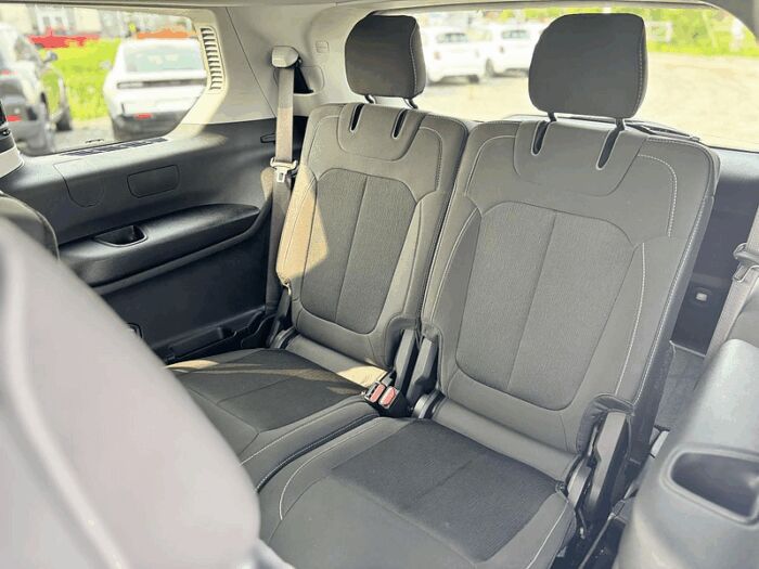 Jeep Grand Cherokee L Laredo 4x4 – Image 19