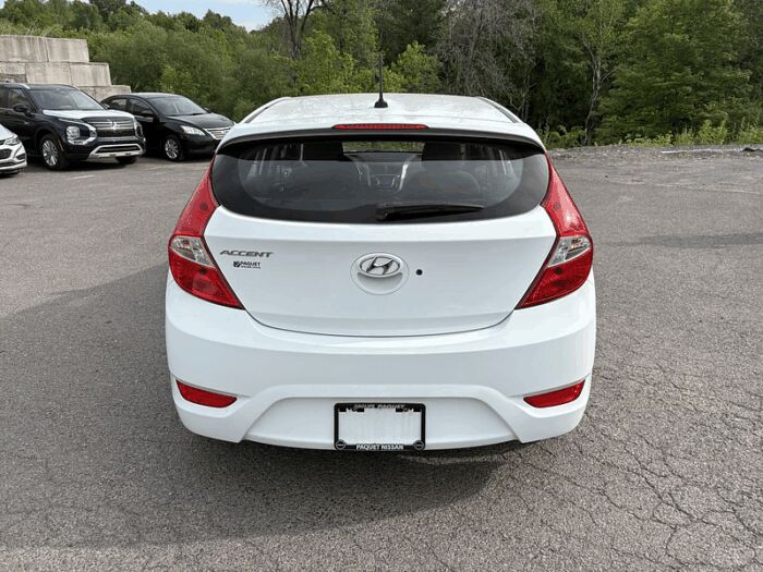 Hyundai Accent L HAYON TRÈS BAS KILOMÉTRAGE ÉCONOMIQUE – Image 7