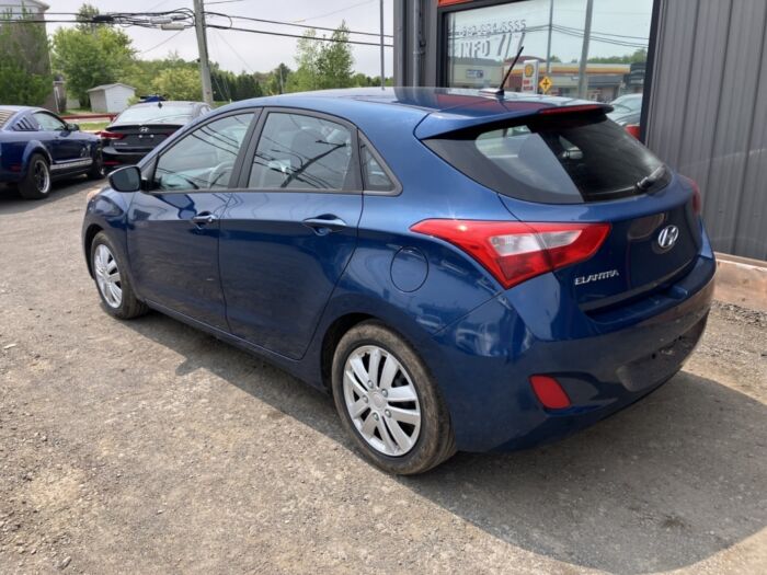 Hyundai Elantra GT GL – Image 4