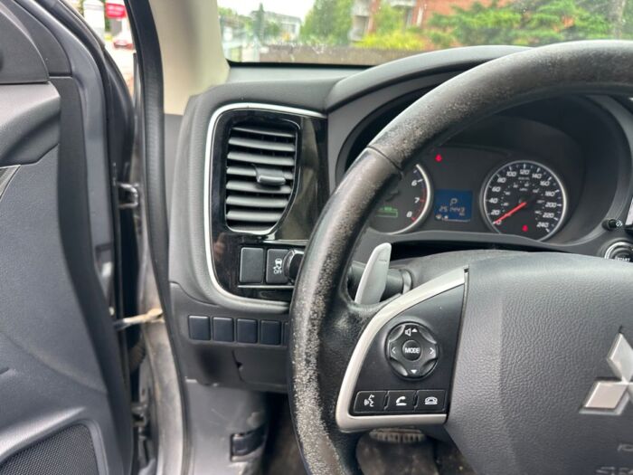 Mitsubishi Outlander SE V6 – Image 11