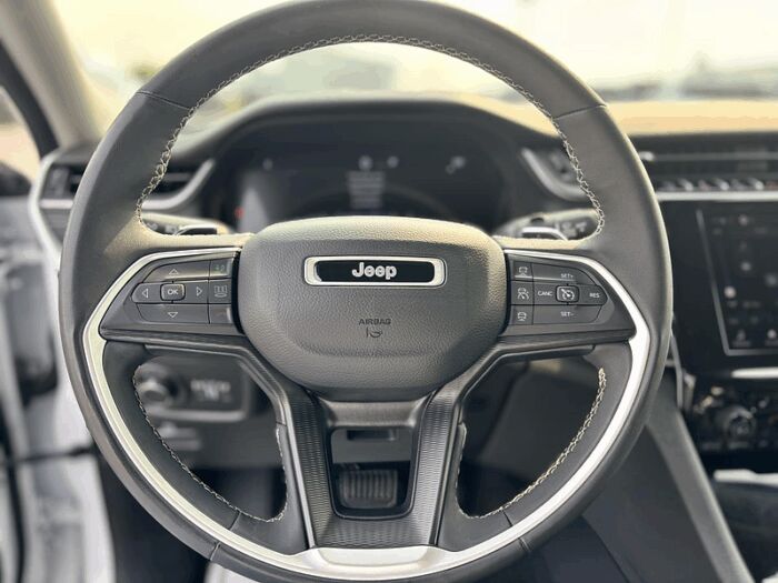 Jeep Grand Cherokee L Laredo 4x4 – Image 13