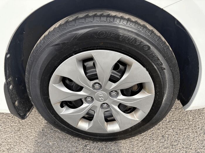 Hyundai Accent L HAYON TRÈS BAS KILOMÉTRAGE ÉCONOMIQUE – Image 26