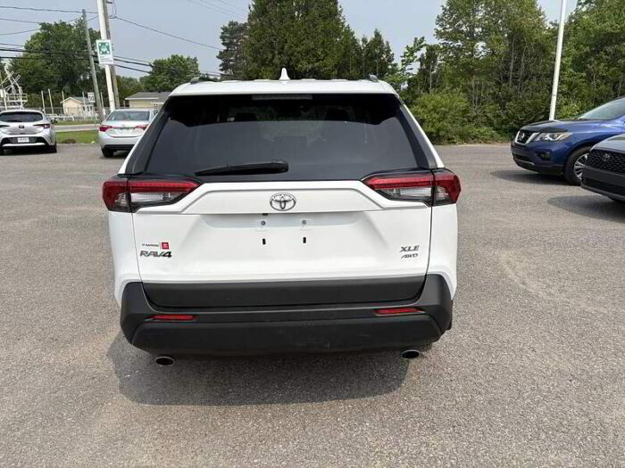 Toyota RAV4 XLE AWD – Image 6