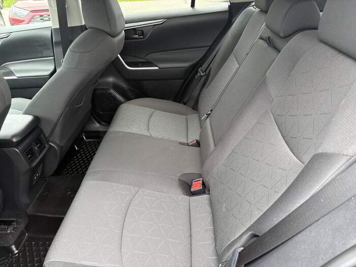 Toyota RAV4 LE AWD – Image 10