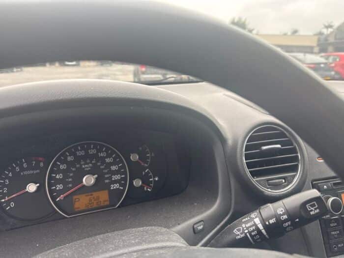 Kia Rondo LX - Image 11