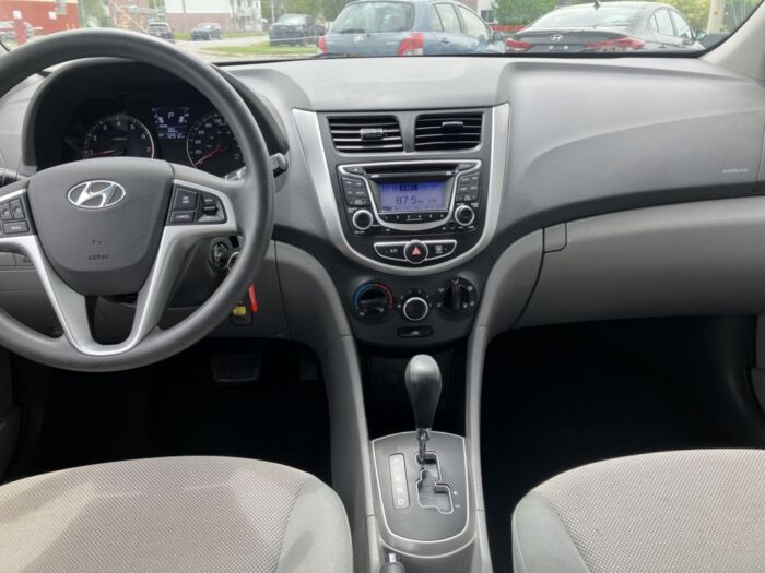 Hyundai Accent GL – Image 12