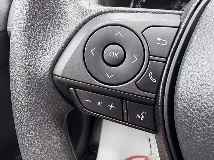 Toyota RAV4 LE AWD – Image 12