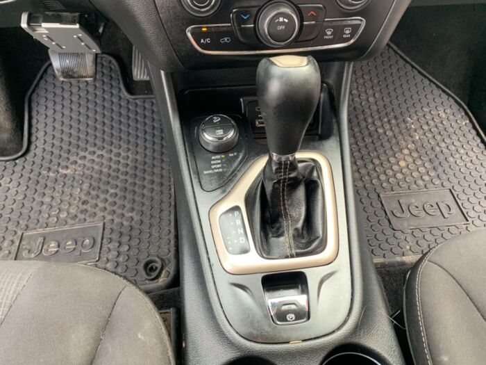 Jeep Cherokee North – Image 16