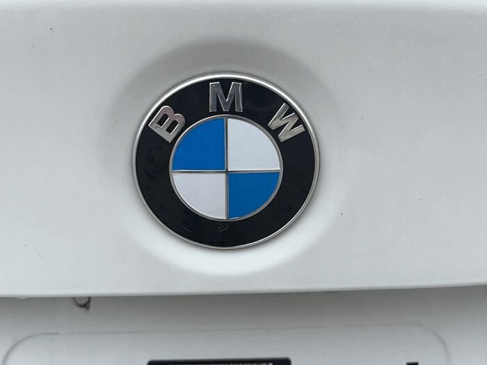 BMW Série 3 330i Xdrive Sedan – Image 7