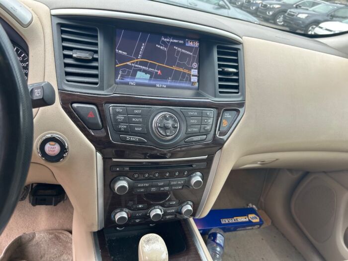 Nissan Pathfinder SL - Image 16