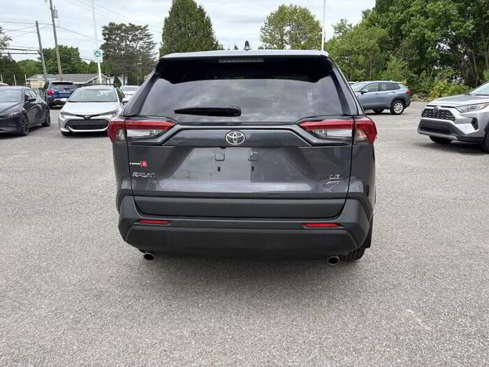 Toyota RAV4 LE AWD – Image 6