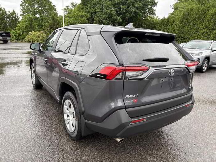 Toyota RAV4 LE AWD - Image 5