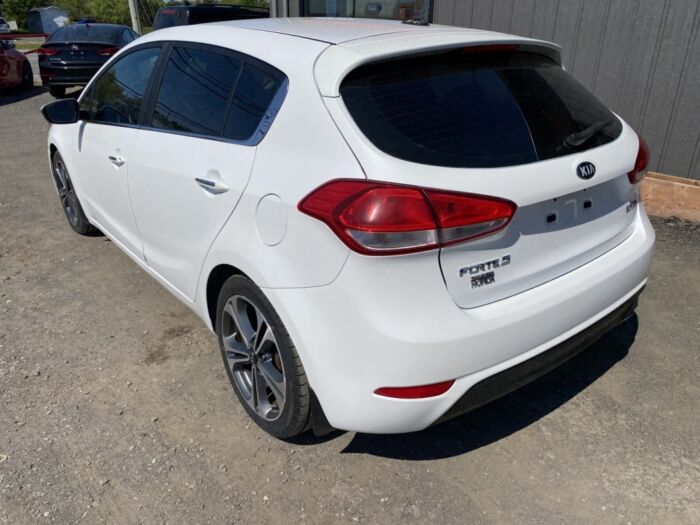 KIA Forte5 EX – Image 4