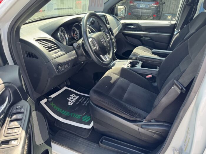 Dodge Grand Caravan SXT – Image 17