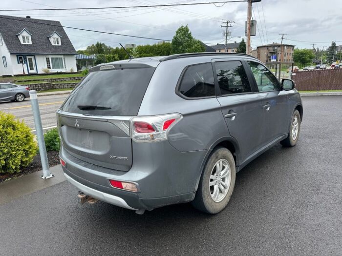 Mitsubishi Outlander SE V6 – Image 3