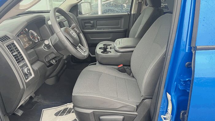 RAM 1500 Classic Express cabine d'équipe 4x4 caisse de 5 pi 7 po – Image 12