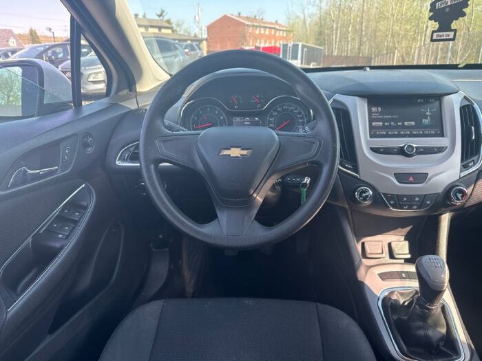 Chevrolet Cruze LS – Image 9