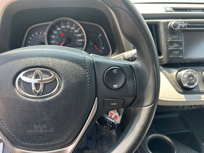 Toyota RAV4 LE - Image 10