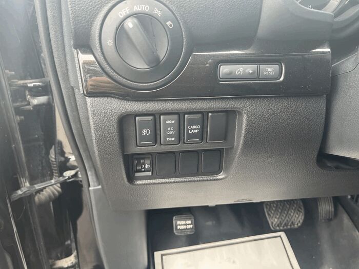 Nissan Titan SV Édition de minuit cabine double 4x4 – Image 11