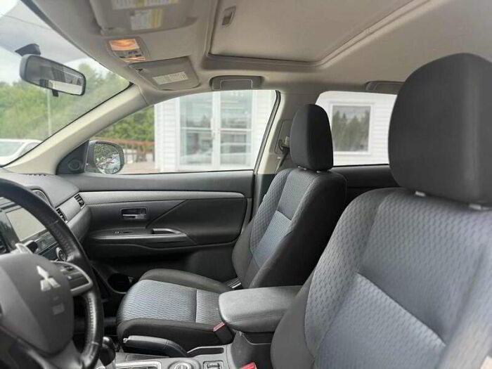 Mitsubishi Outlander 4 portes SE, Traction intégrale – Image 10