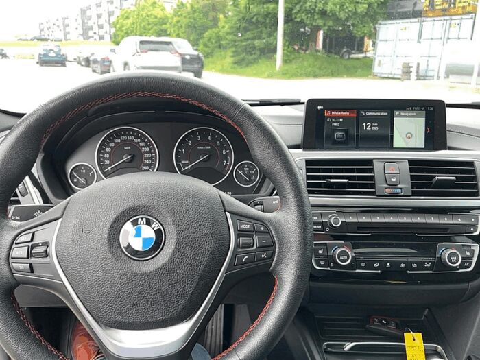 BMW Série 3 330i Xdrive Sedan – Image 10