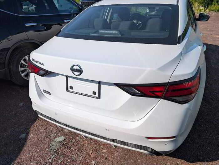 Nissan Sentra S Plus BLUETOOTH CAMÉRA SIÈGES CHAUFFANT BAS KILO – Image 12