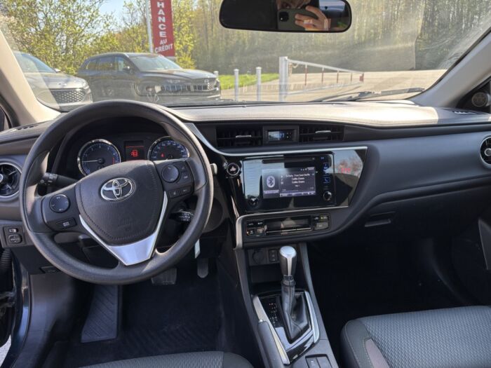 Toyota Corolla LE – Image 11