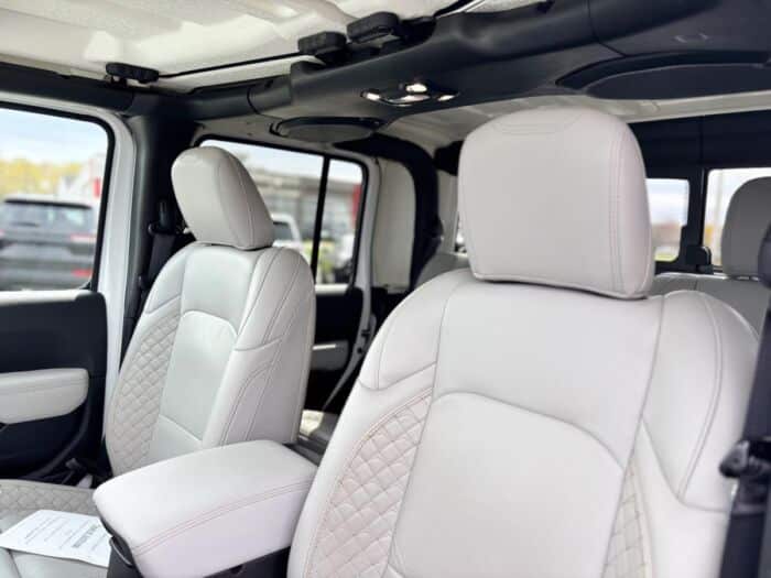 Jeep Gladiator High Altitude 4x4 – Image 19