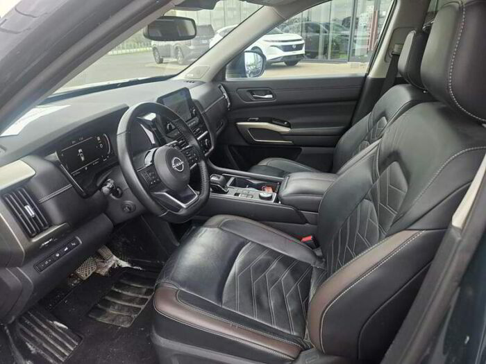 Nissan Pathfinder PLATINUM , SIEGES CAPITAINE, 6000LBS DE CHARGE – Image 10