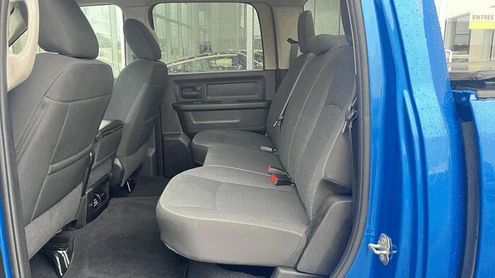 RAM 1500 Classic Express cabine d'équipe 4x4 caisse de 5 pi 7 po – Image 11