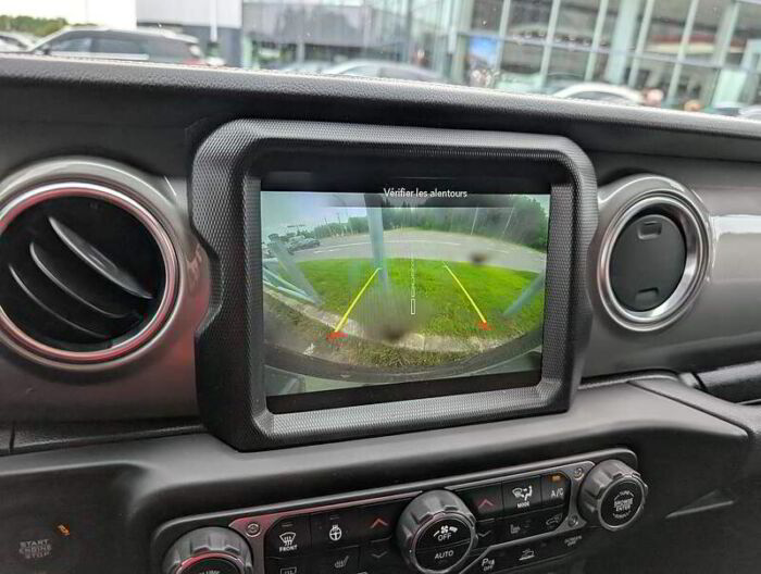 Jeep Wrangler Unlimited Sahara 4x4 BLUETOOTH BAS KILOMÉTRAGE – Image 18