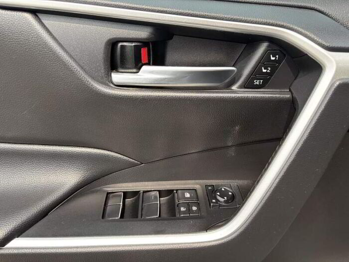 Toyota RAV4 XLE AWD – Image 14
