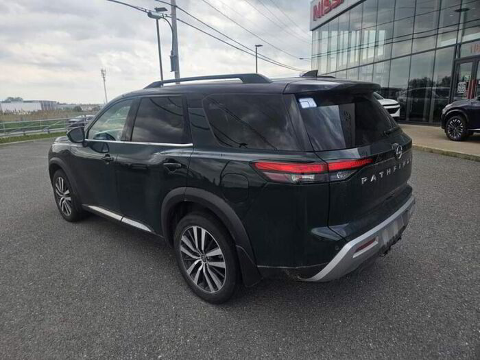 Nissan Pathfinder PLATINUM , SIEGES CAPITAINE, 6000LBS DE CHARGE – Image 4