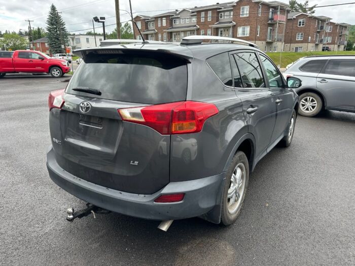 Toyota RAV4 LE – Image 3