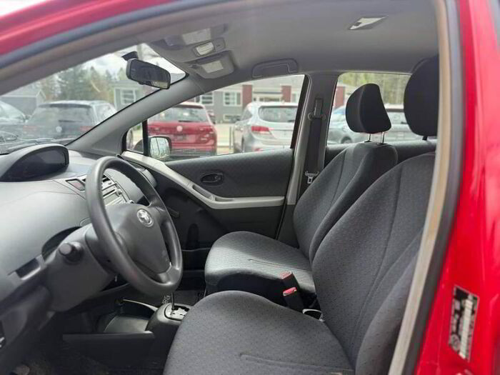 Toyota Yaris Hayon 5 portes, boîte automatique, LE – Image 14